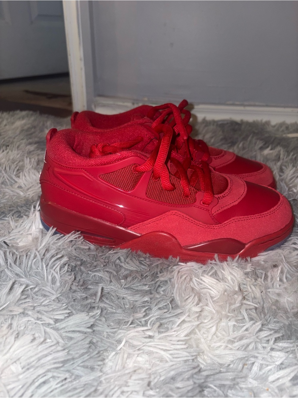 red Jordan Kids size 7 (women’s 8.5) All-Red Low Top sneakers NEW
